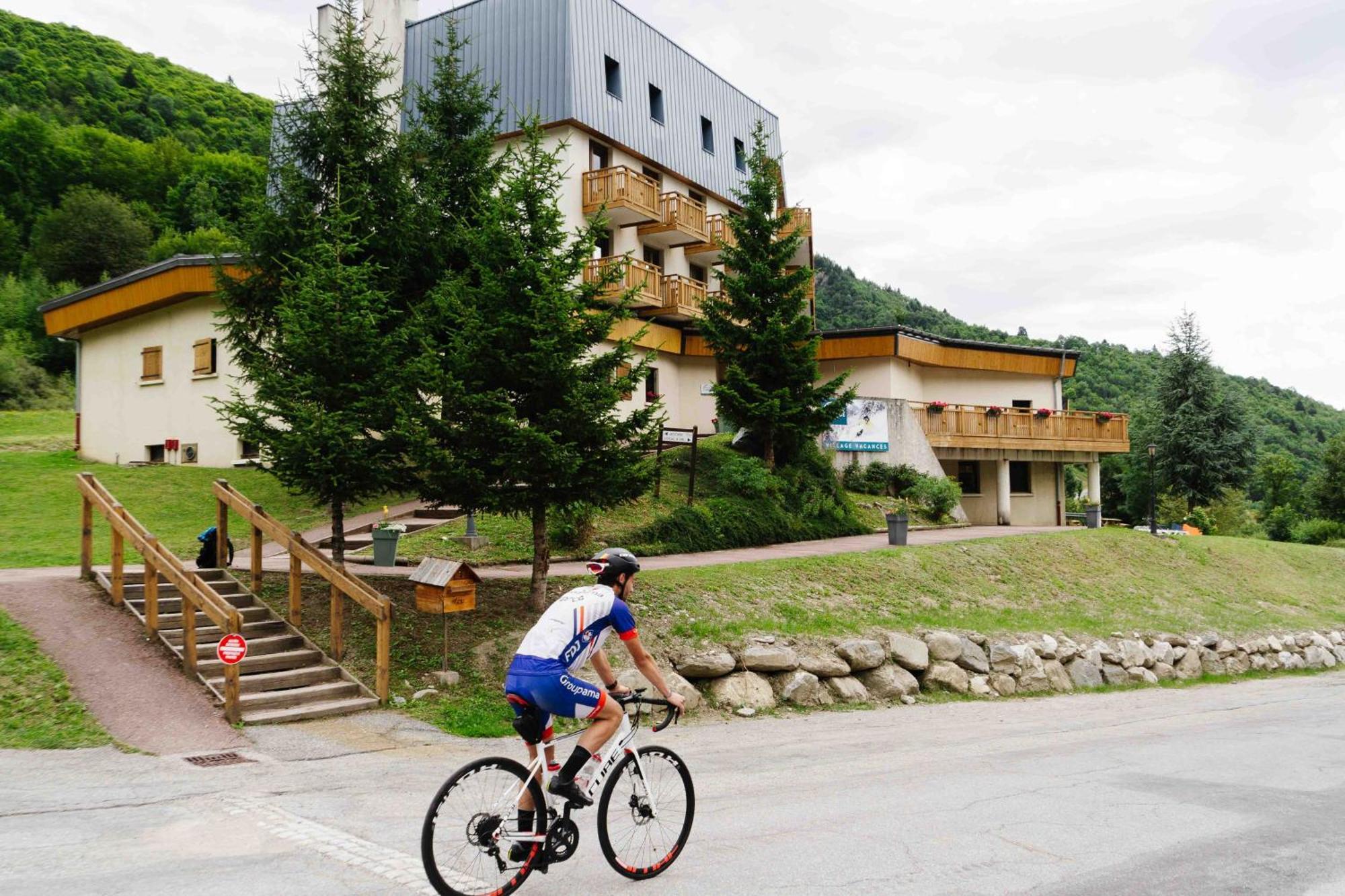 Village Vacances Atc Routes Du Monde Saint-Francois-Longchamp Bagian luar foto